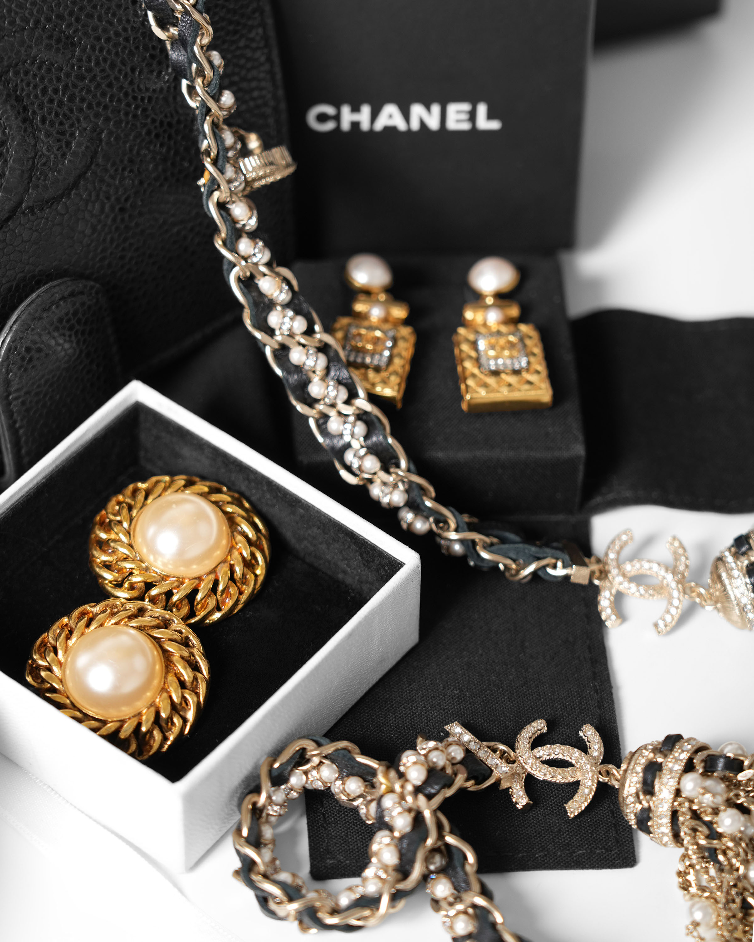 Vintage & Antique Fashion, Designer Handbags, Accessories & Jewellery: Timed Online
